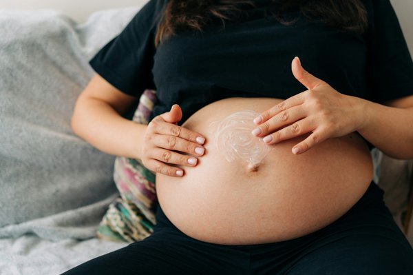 Soins et produits bio pour femmes enceintes: prévention des vergetures